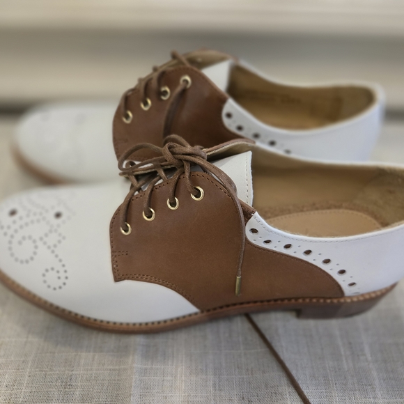 Brown and White Flats with Classic Oxford Design - Picture 1 of 4
